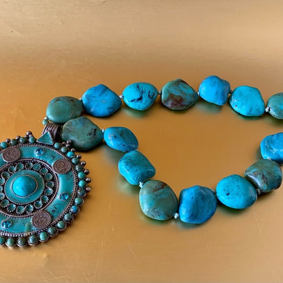 Faux Turquoise Stunning Necklace - Picture 5 of 8